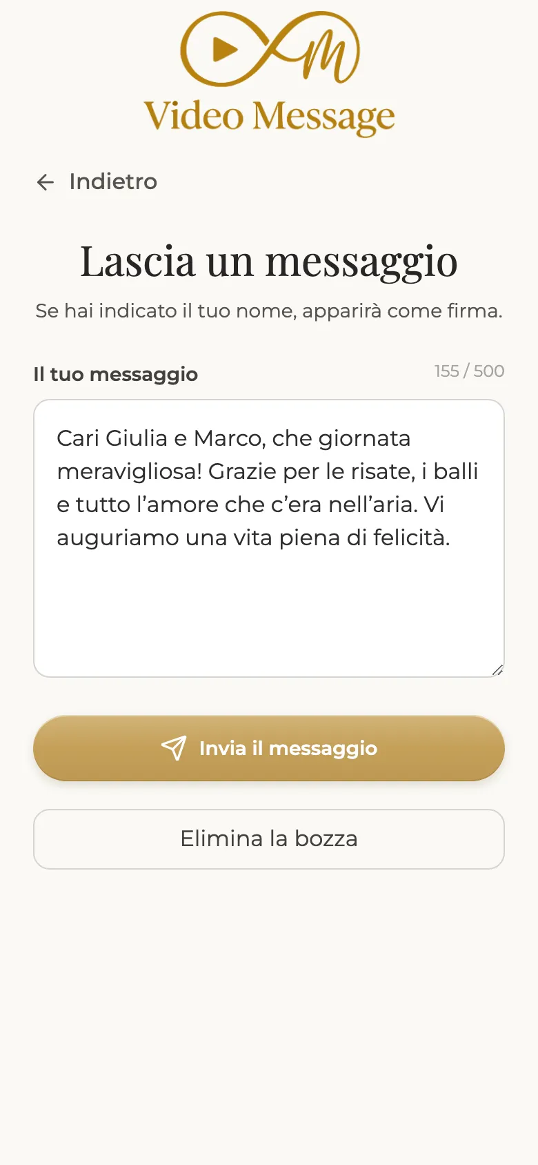 L'invitato scrive una dedica sul telefono